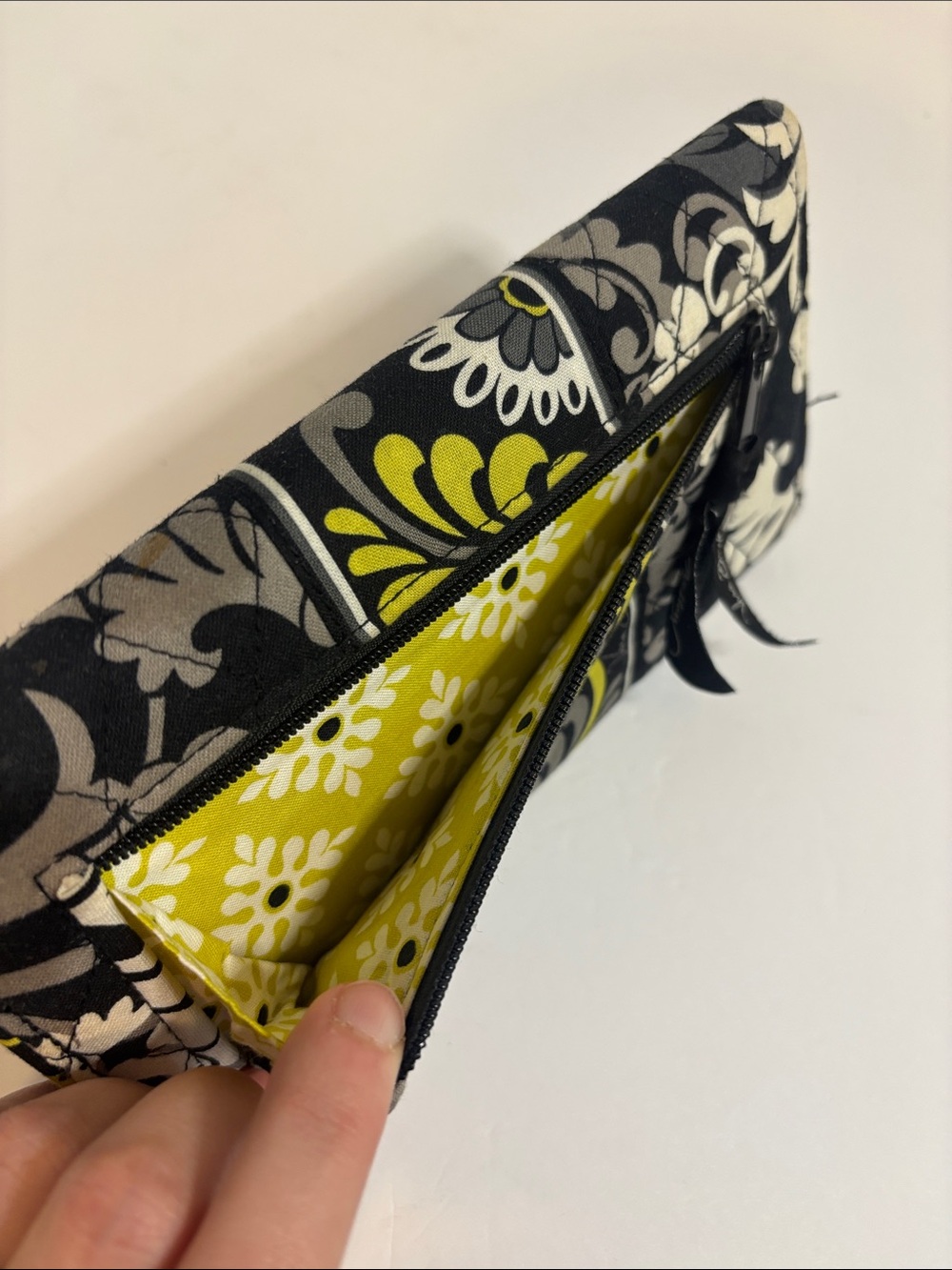 Vera Bradley Baroque Trifold Card Wallet Magnetic closure 8 in Length Black Gray - Picture 9 of 12